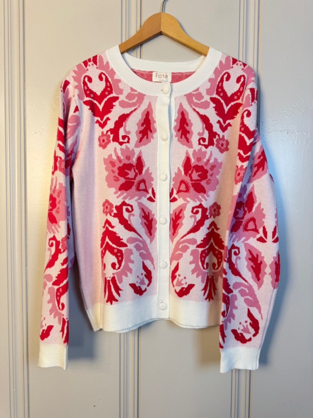 NWT Fate Marilyn Floral Jaquard Knit Cardigan White Pink Button down Size L